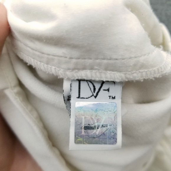 Diane Von Fustenberg Women's 2 White Pleated Shorts 29.25" 2.75" 9" - Picture 7 of 9